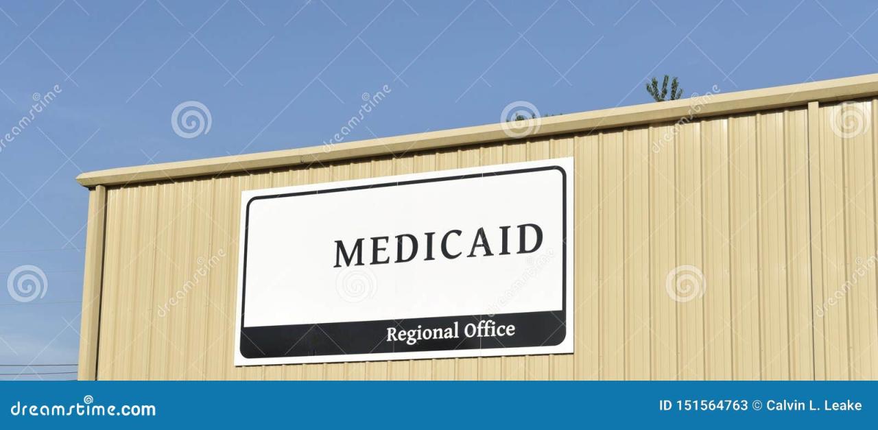 Elizabeth warren calls on cms to finalize ma payment change