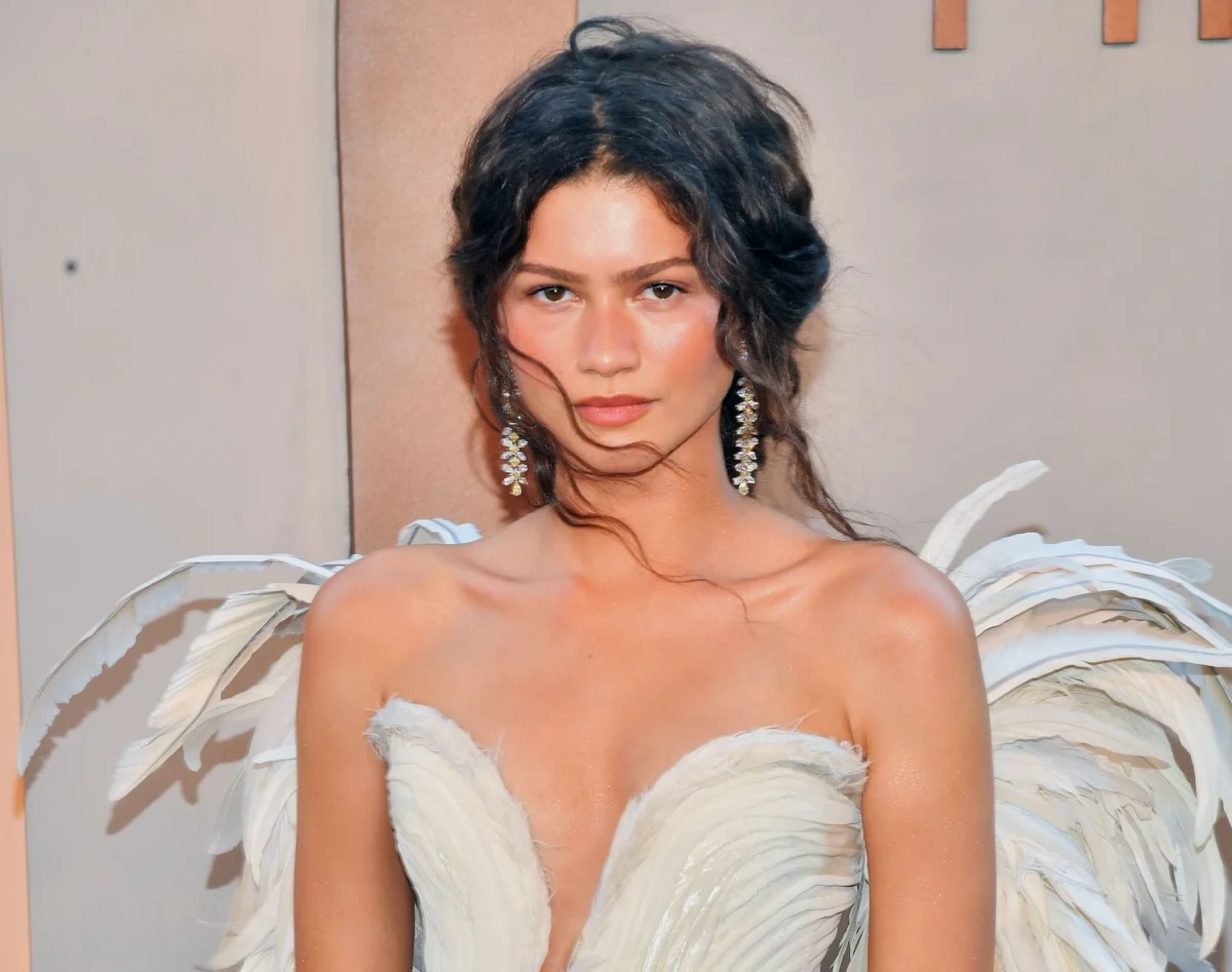 Zendaya’s "French Glow" Captivates During The Odyssey Press Tour, Redefining Red Carpet Beauty