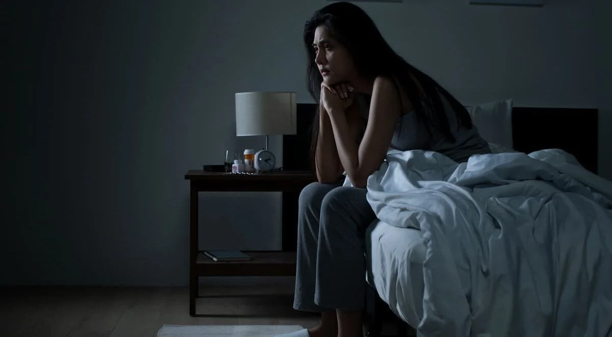 The Surprising Bedroom Secret: Why Placing Bay Leaves Under Your Pillow Is Gaining Popularity for Better Sleep