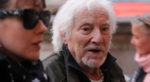 The Remarkable Longevity and Daily Routine of French Music Icon Hugues Aufray at 97